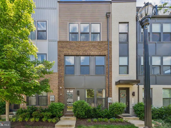 2510 Crimson Fox Dr, Hyattsville, MD 20782