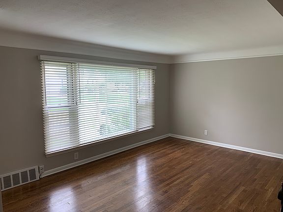 3rd image of 5836 Circle Dr