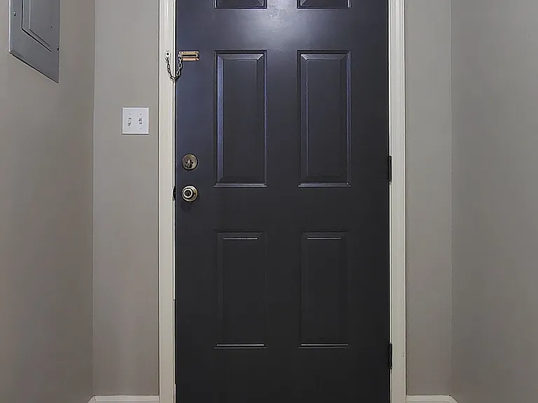 304 Leo Dr — Photo 9