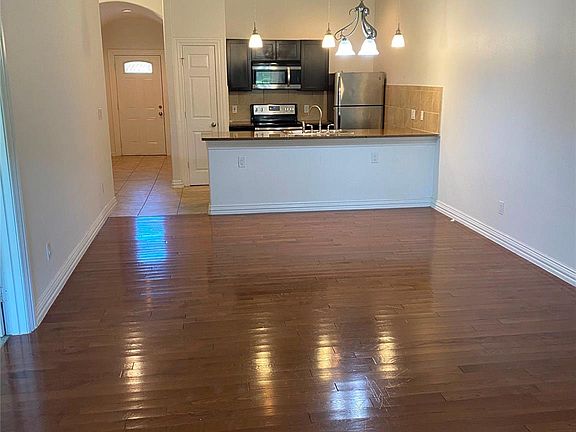 4th image of 404 Mesa Dr