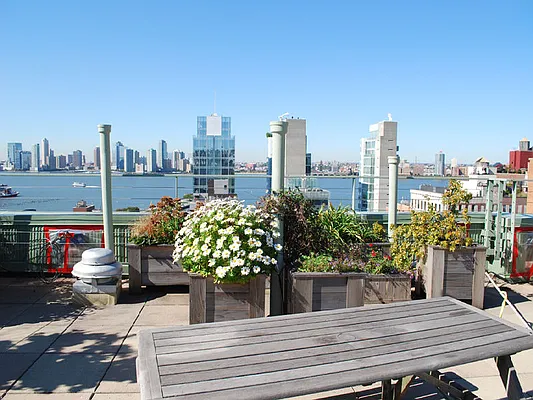 Sold by Sotheby's International Realty | media 11