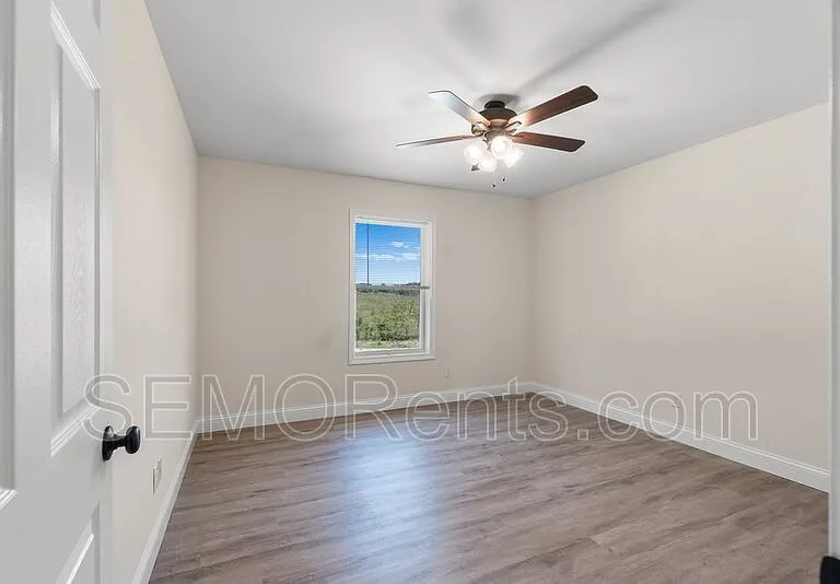 222 Coles Hls #302 — Photo 4