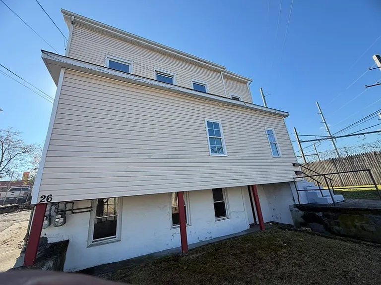 26 Clarence St #2 — Photo 18