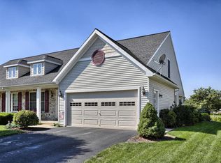5117 Oak Leaf Dr, Mount Joy, PA 17552