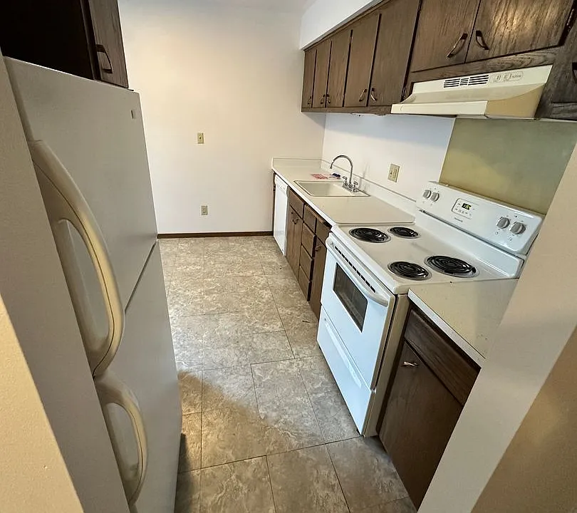 445 W Grand Ave #101