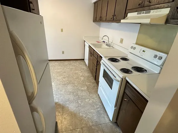 445 W Grand Ave APT 203, Pt Washington, WI 53074