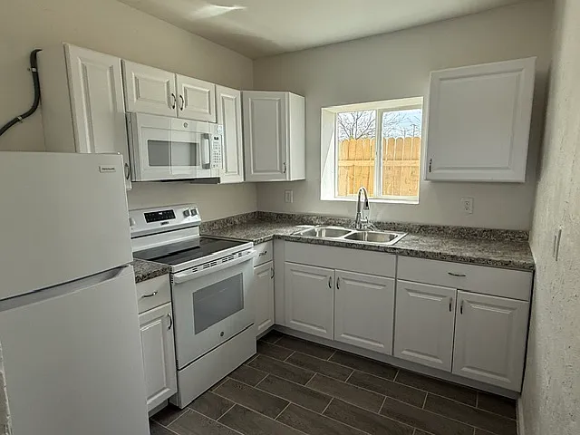 4757 S 7th Ave #1 — Photo 5