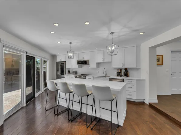 2700 NE 35th Drive, Fort Lauderdale, FL 33308