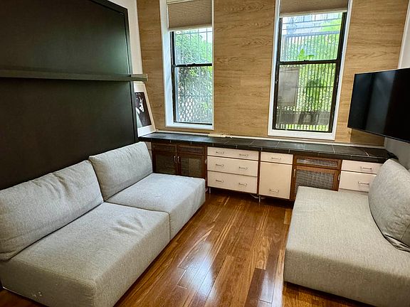 4th image of 512 E 11th St #1