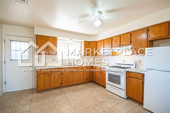 3619 S 14th Ave — Photo 5