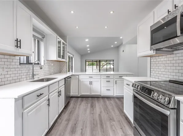 272 Fairway Cir #98, Fort Lauderdale, FL 33326