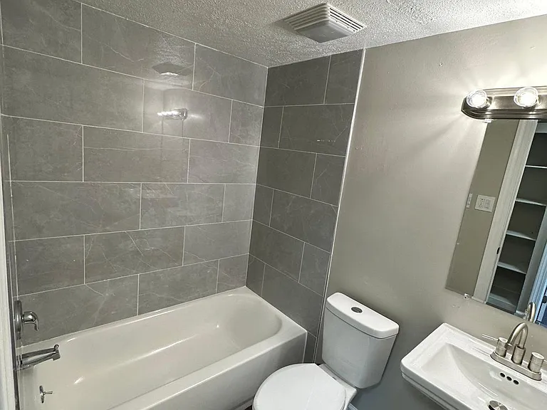 3317 Henninger Rd #302 — Photo 5