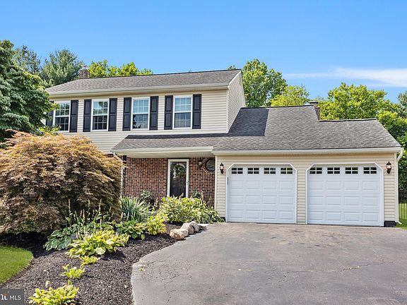 2nd image of 354 Cambridge Ln