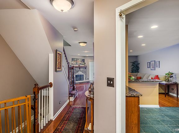 5th image of 1647 W Ethans Glen Dr