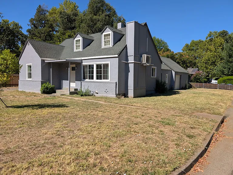 604 Loma St — Photo 3