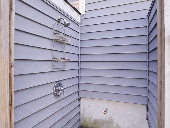 5th image of 809 E Evans Blvd