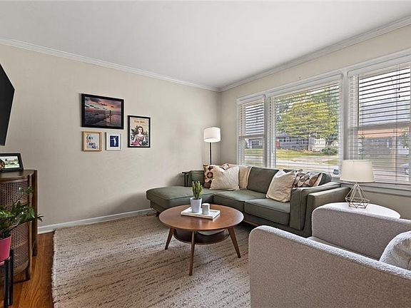 4th image of 609 W 90th St