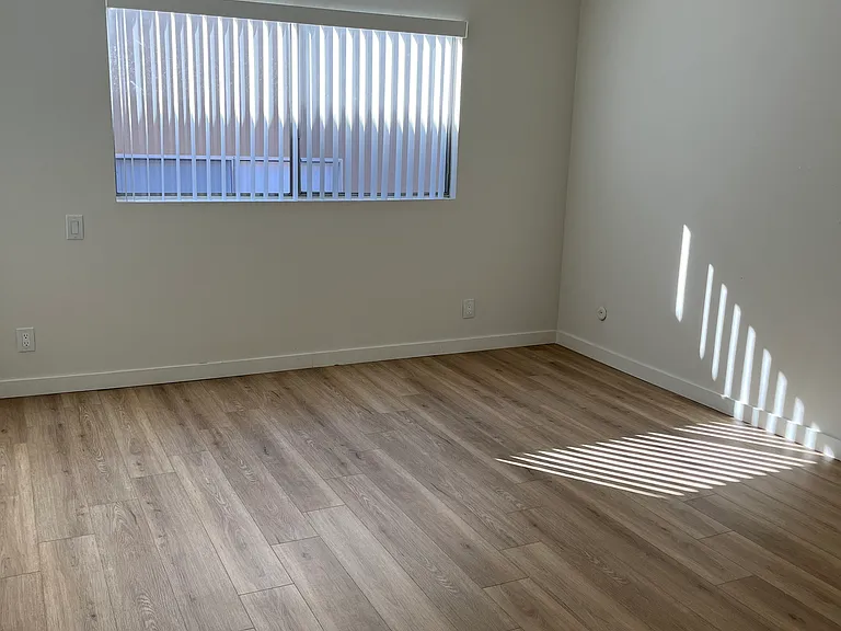 5400 Newcastle Ave #68 — Photo 12