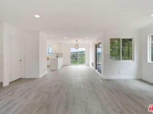 5310 Medina Rd, Woodland Hills, CA 91364
