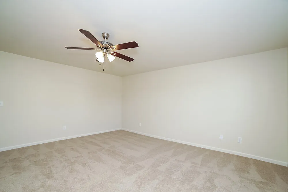 3 bed, 2.5 bath, 1805 sqft, $1,980 — Photo 4