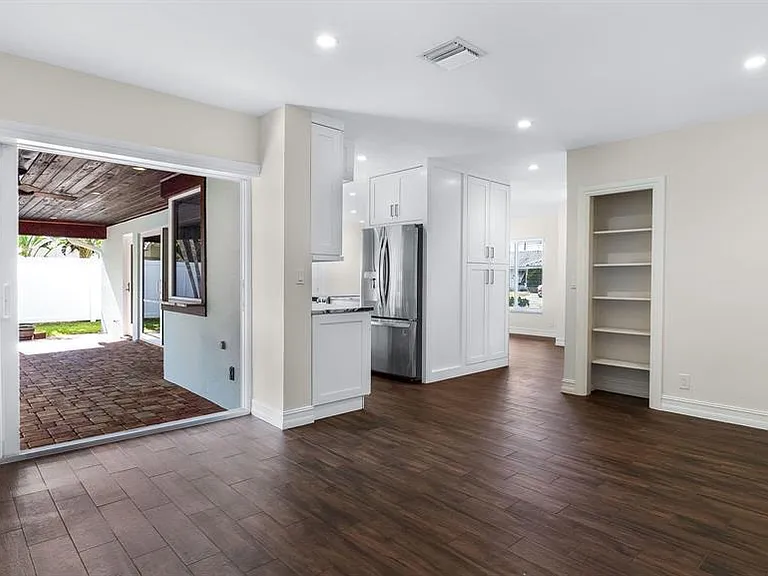 1041 SW 4th St — Photo 20