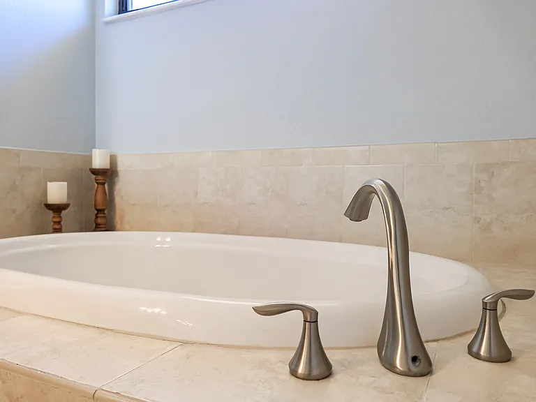 Soaker tub in Mater Bathroom