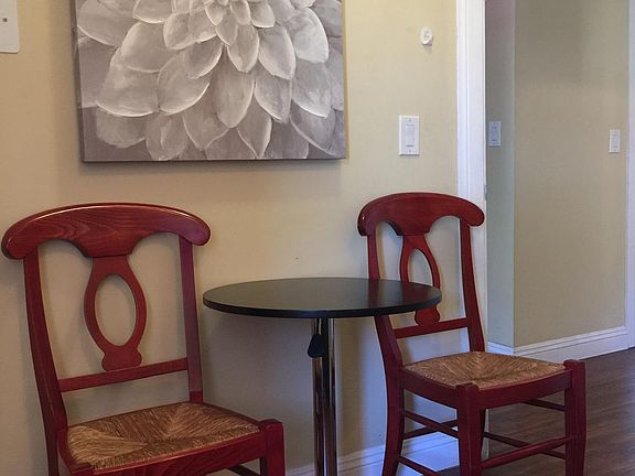 Foyer/ office/ bonus room.