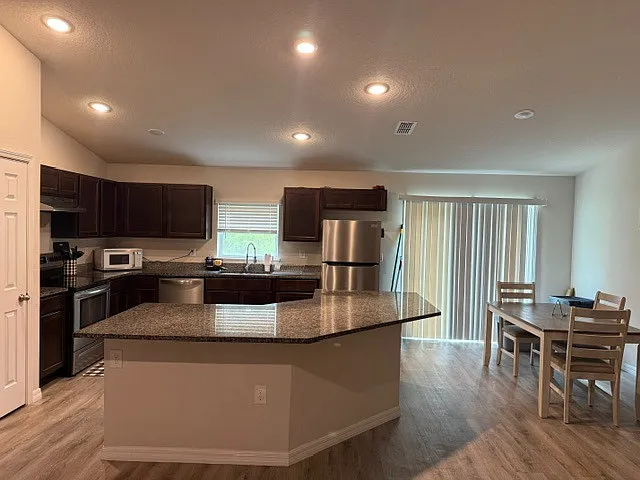 4 bed, 1617 sqft, $1,995 — Photo 3
