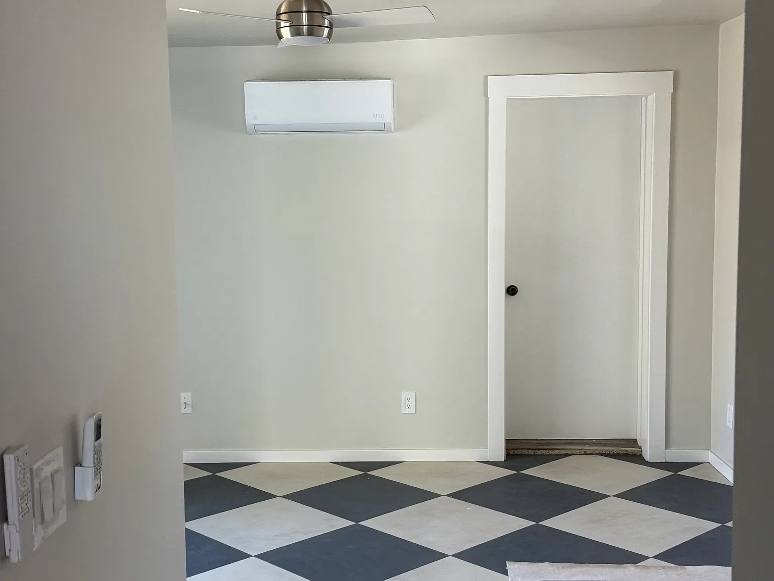 3 bed, 1100 sqft, $2,300 — Photo 4