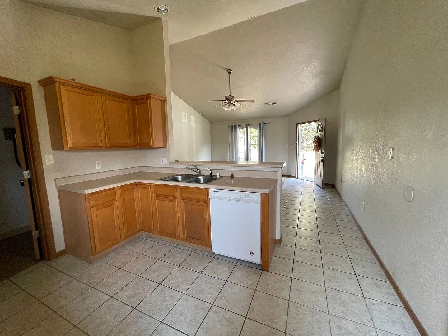 108/118 Boone Crossing Drive — Photo 2