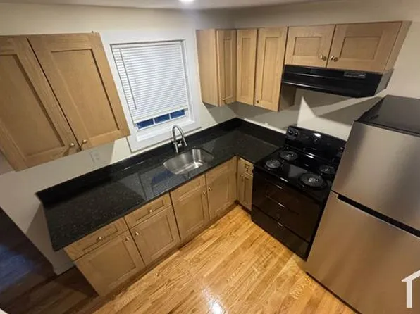 111 Main St #3, Peabody, MA 01960