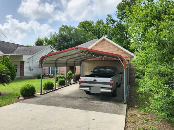 519 E Melville Dr, Crosby, TX 77532