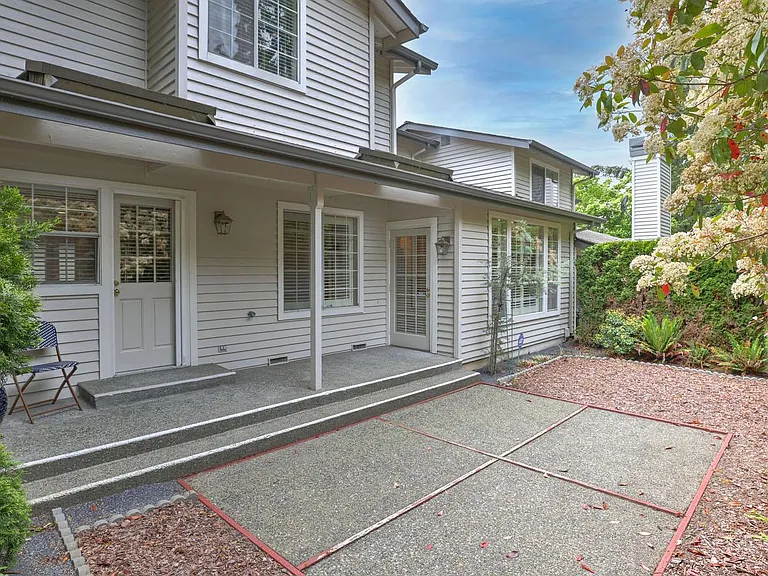 11302 SE 65th St — Photo 28