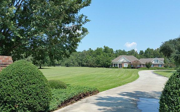 4th image of 631 Oak Meadow Ln