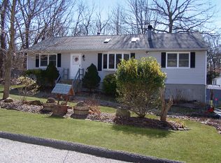 32 Midvale Ave, Farmingville, NY 11738