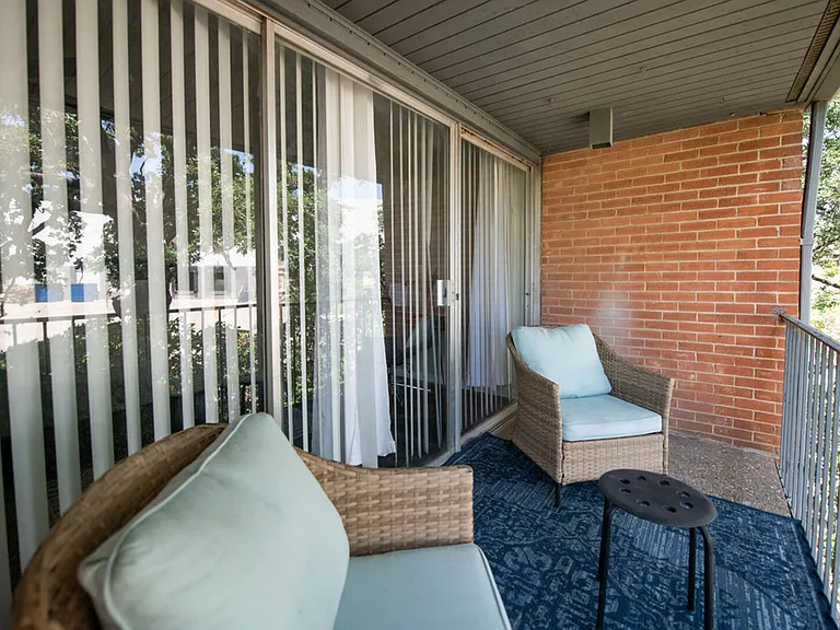E Avenue J — Photo 28