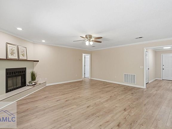 3rd image of 715 Little John Dr