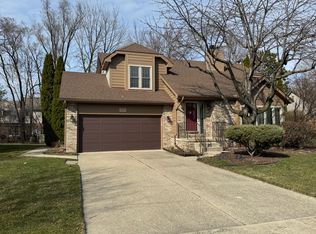 27674 Western Golf Dr, Livonia, MI 48154