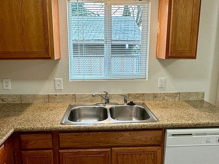 305 6th Townhomes Ave — Photo 4