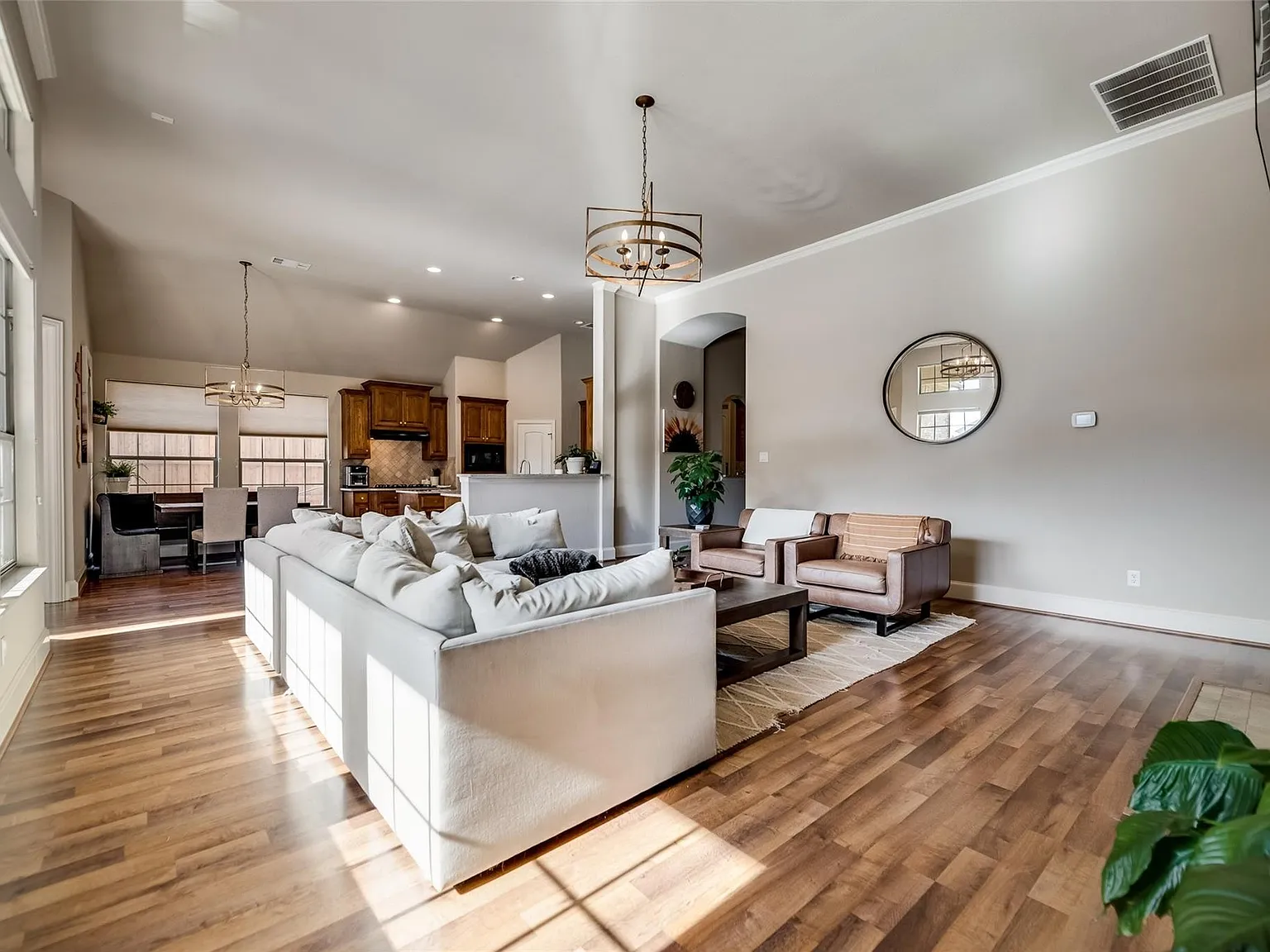 3 bed, 2765 sqft, $3,195 — Photo 2