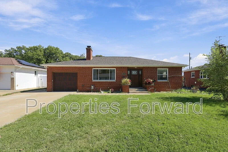 3 bed, 2.5 bath, 1316 sqft, $1,900 — Photo 2