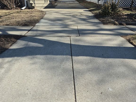 4th image of 4049 6th Ave