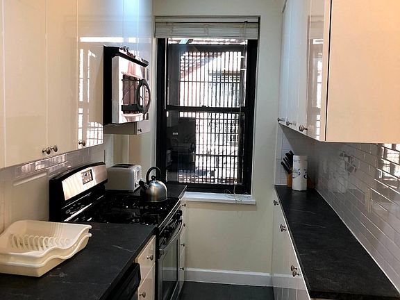 4th image of 205 W 15th St APT 3L