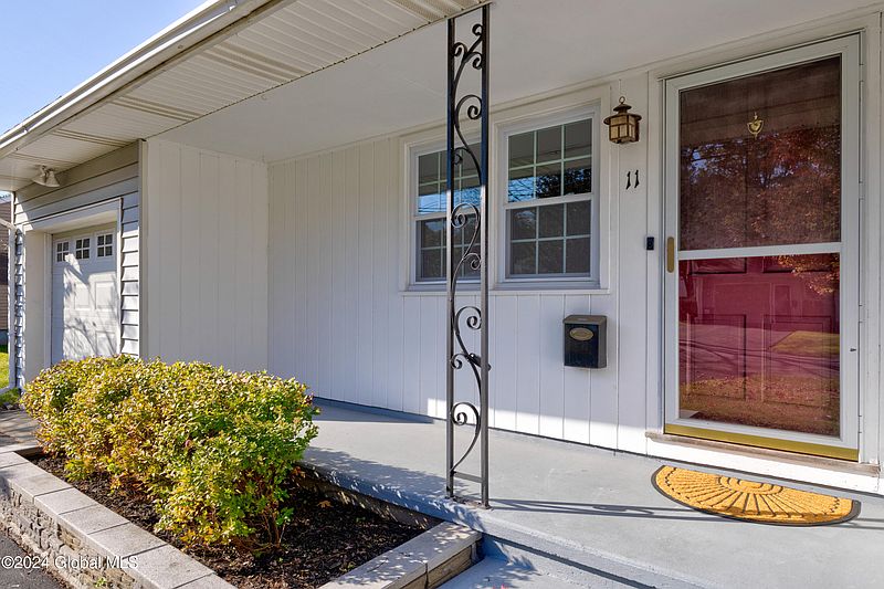 3rd image of 11 Crommelin Drive