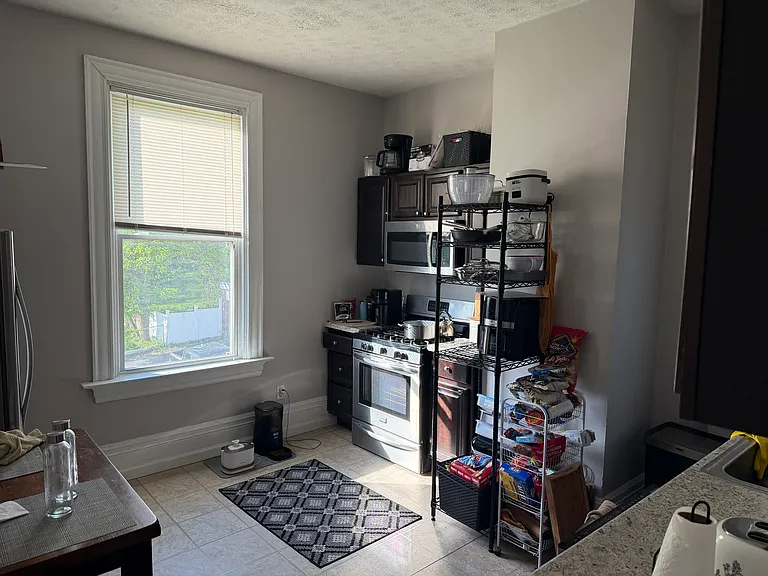 240 W Riverview Ave #2 — Photo 3