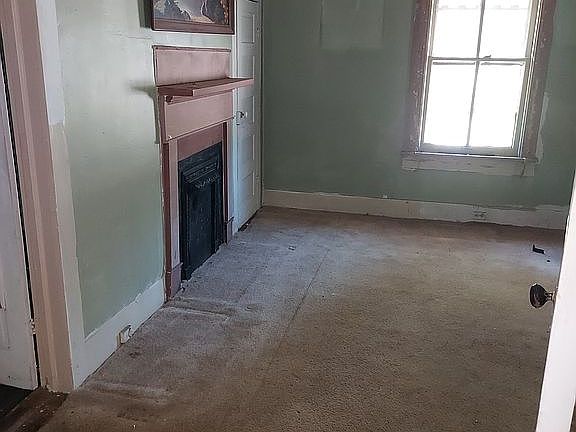 4th image of 601 S Main St