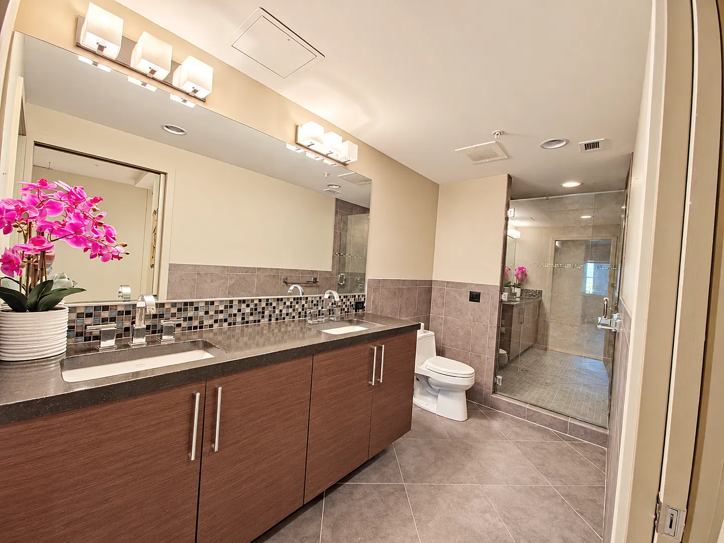 Spacious Downtown Condo- 609 Sherman Ave — Photo 4