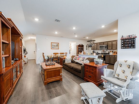 4th image of 319 Pine Hollow Way