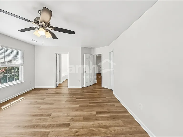 3911 Laurel View Cir — Photo 12