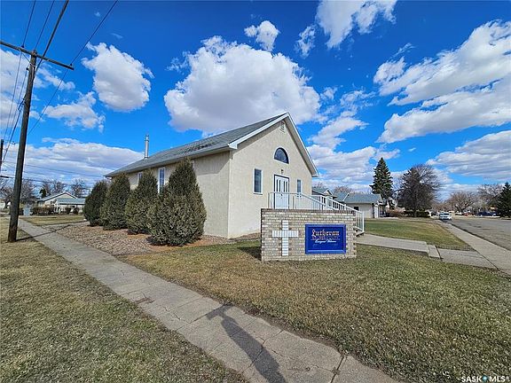2nd image of 301 5th AVENUE E